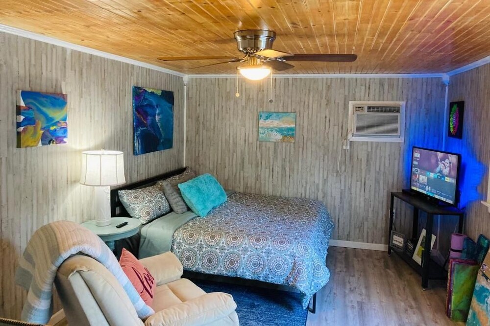 Cozy King Bed with Breakfast