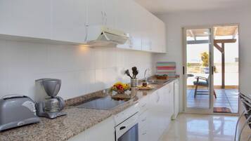 Frigorifero, microonde, forno, lavastoviglie