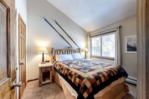 1 bedroom, desk, Internet, bed sheets