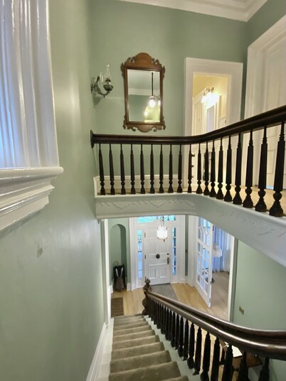 Entire Victorian Mansion - Near Main St & Farmer’s Mkt - Sleeps12