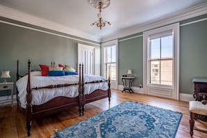 5 bedrooms, iron/ironing board, free WiFi, bed sheets