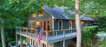 Lakefront 5BR Private Dock, boats Hot Tub, Game Room, EV Charger, Near WCU/Sylva