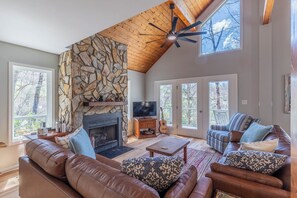 Smart TV, fireplace, streaming services