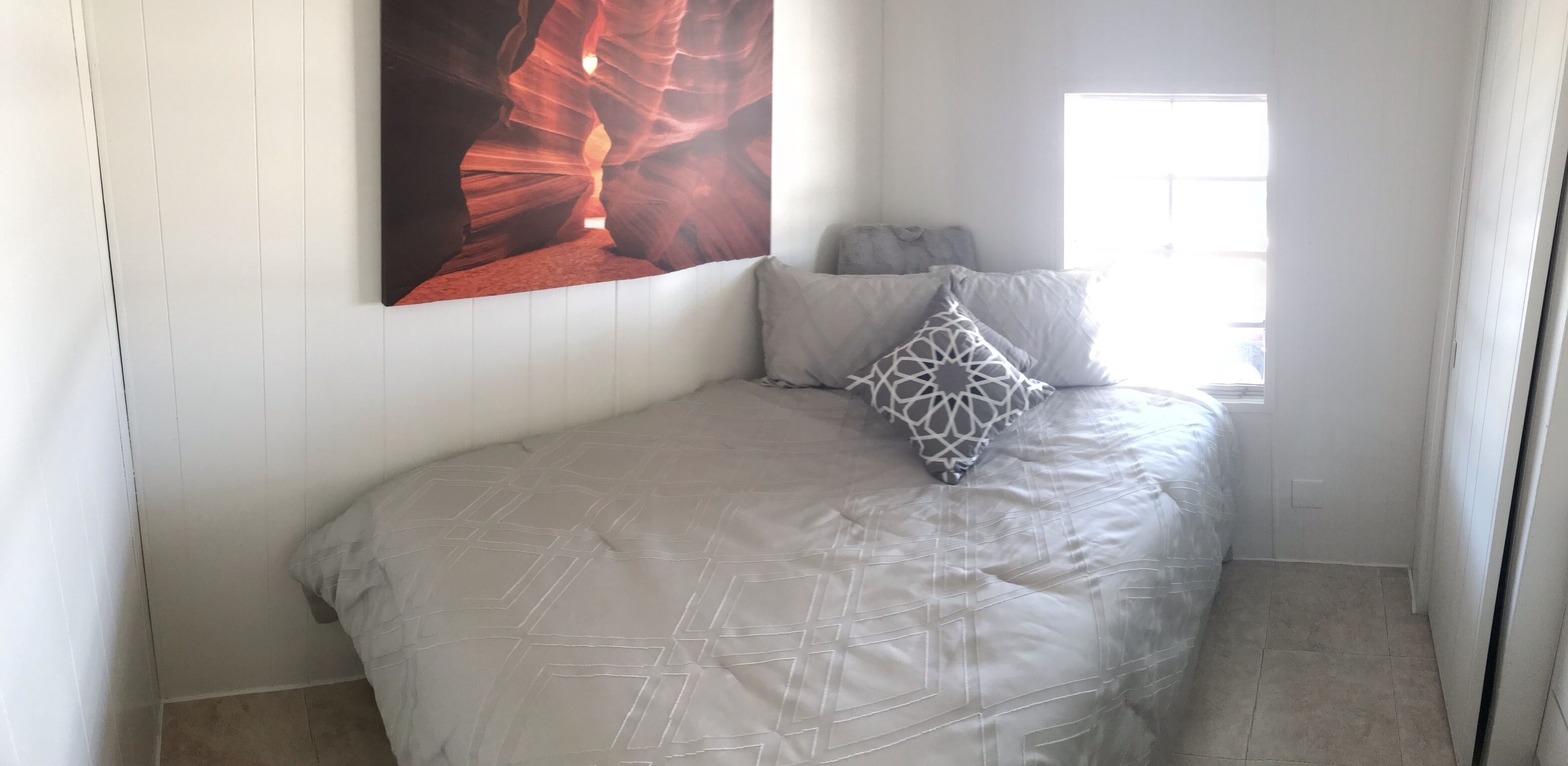 5 star view, comfortable interiors! Pets allowed, we have internet..