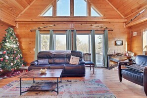 Smart TV, chimenea, tenis de mesa y estéreo