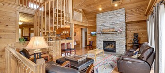 Secluded Retreat near Ski Resorts: Hot Tub, BBQ