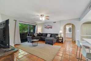 Smart TV, fireplace - Clean Quiet Beautiful Resort with 3 Pools  (Phoenix)