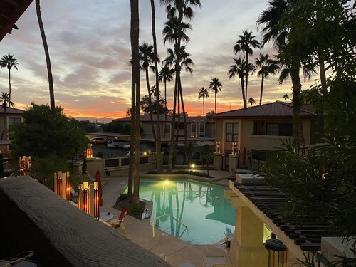 Clean Quiet Beautiful Resort with 3 Pools 