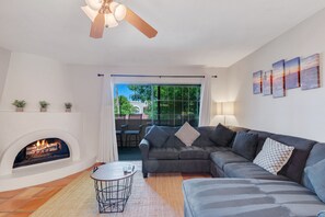Smart TV, fireplace - Clean Quiet Beautiful Resort with 3 Pools  (Phoenix)