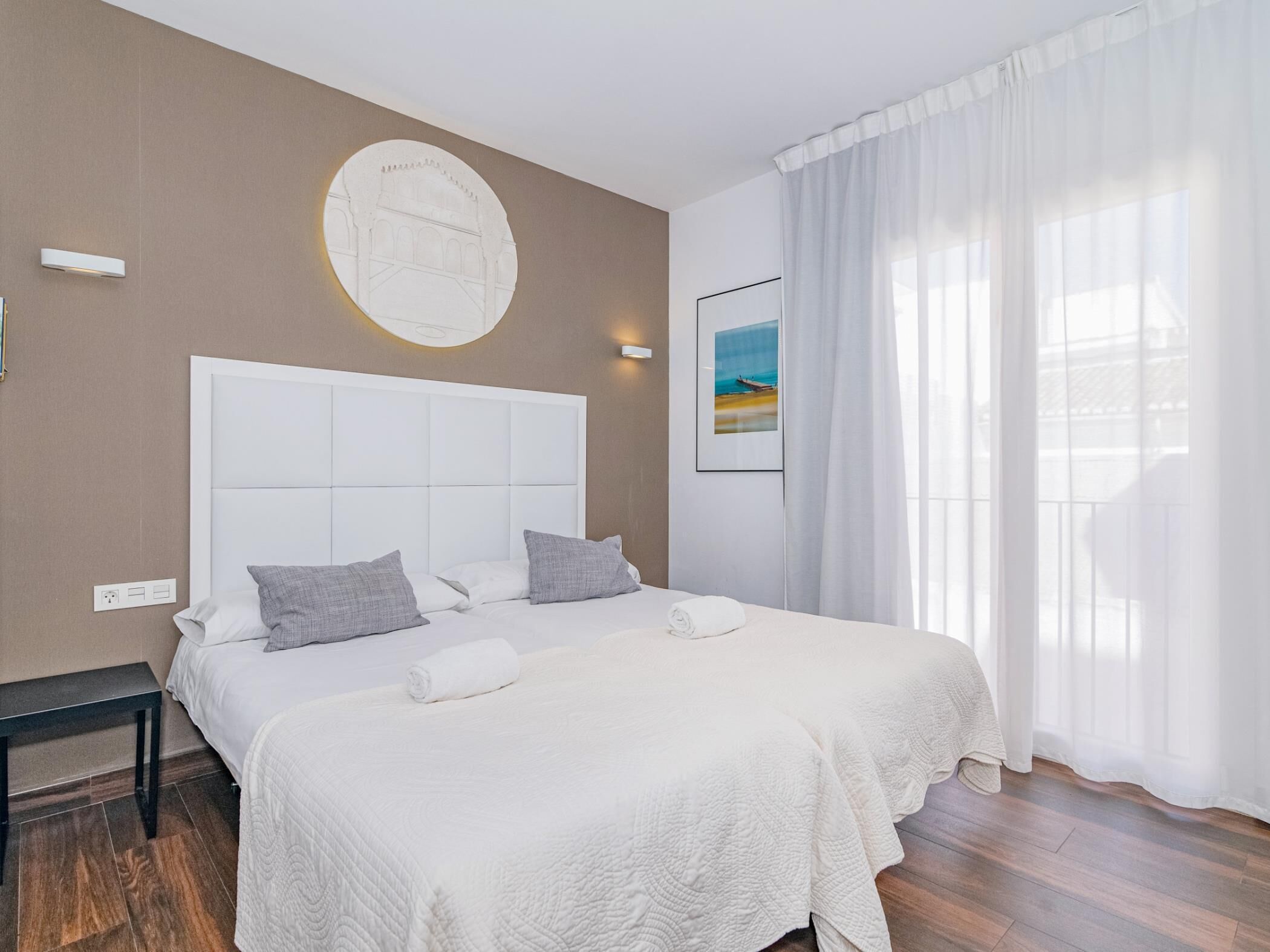 1 habitación, tabla de planchar con plancha y acceso a internet 