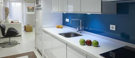 Frigorifero, microonde, macchina per tè/caffè, tostapane