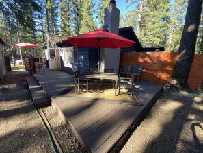 Outdoor dining - Base Camp Kiowa: cozy, dog-friendly, modern mountain cabin (South Lake Tahoe)