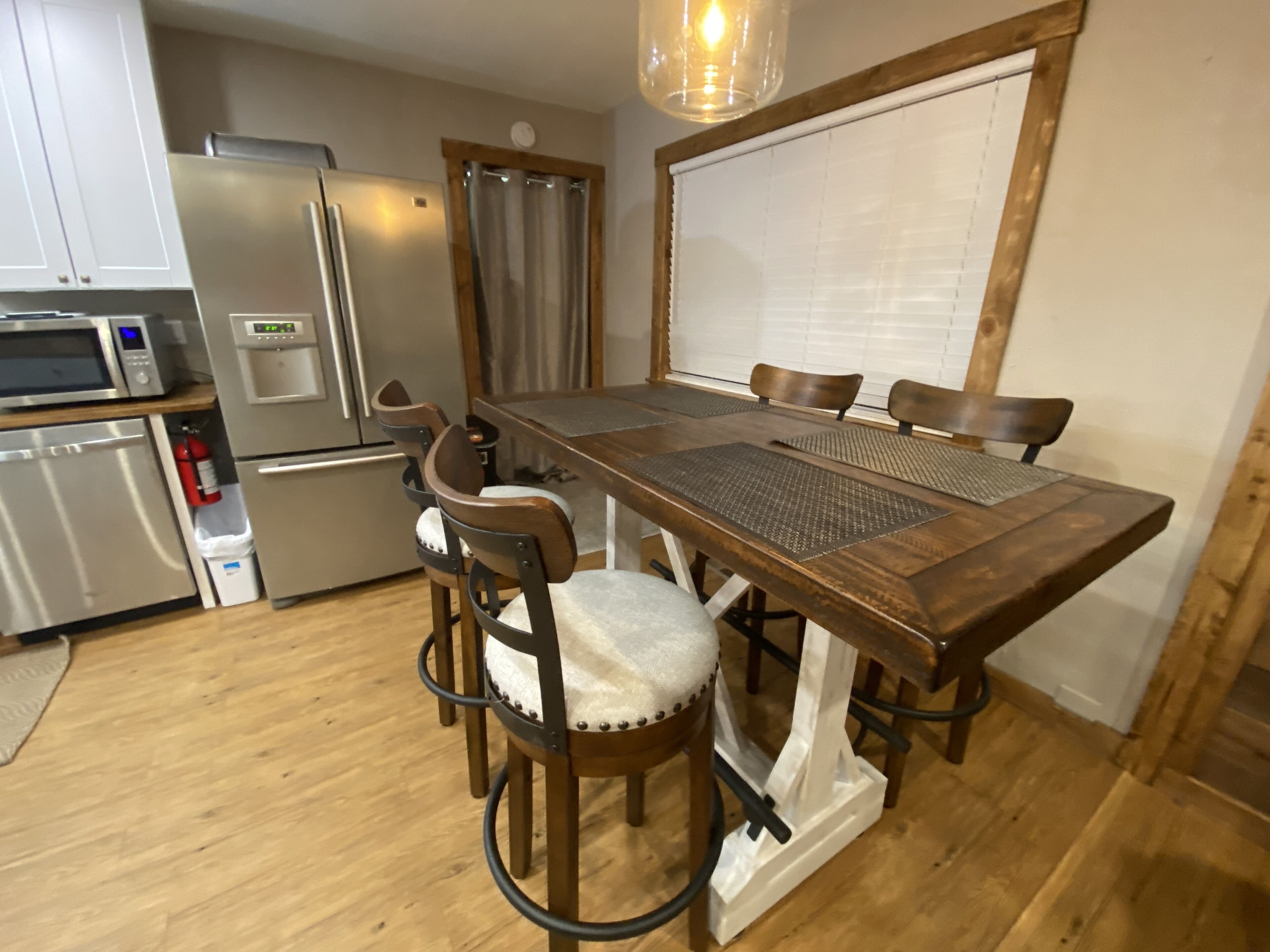 Base Camp Kiowa: cozy, dog-friendly, modern mountain cabin