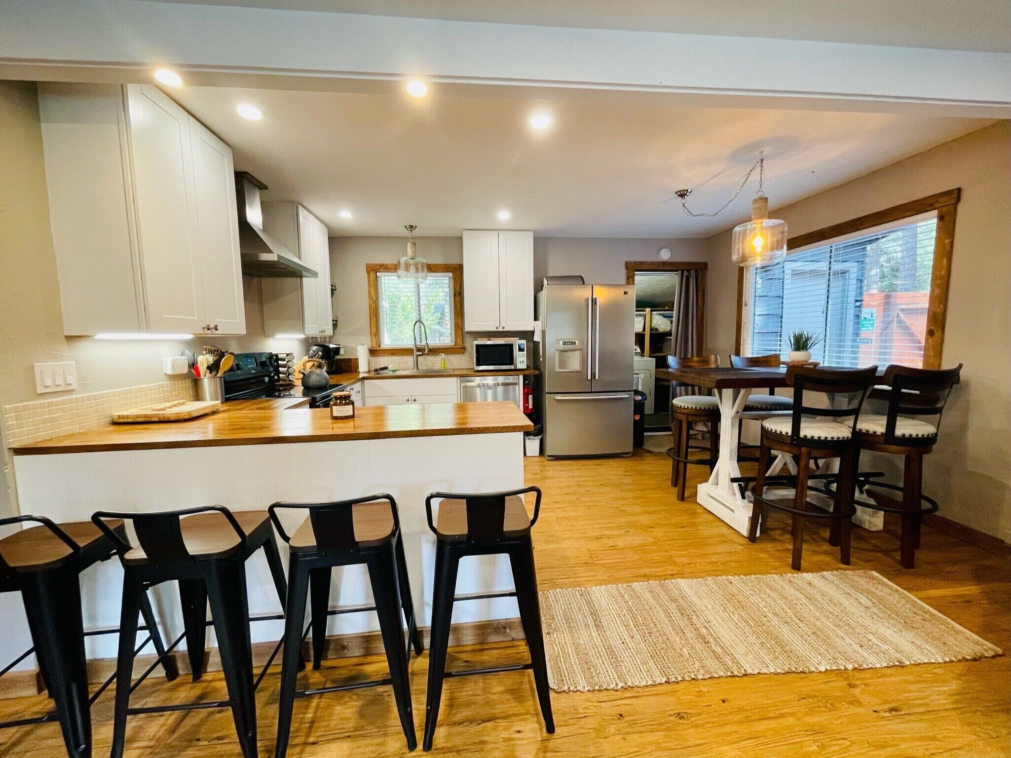 Base Camp Kiowa: cozy, dog-friendly, modern mountain cabin