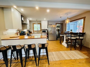 Fridge, microwave, oven, stovetop - Base Camp Kiowa: cozy, dog-friendly, modern mountain cabin (South Lake Tahoe)