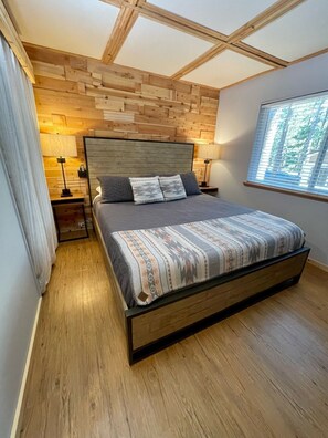 2 bedrooms, iron/ironing board, free WiFi, bed sheets - Base Camp Kiowa: cozy, dog-friendly, modern mountain cabin (South Lake Tahoe)
