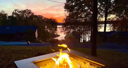 Cutest Cozy Getaway Cottage w/ Sunset Lakeview