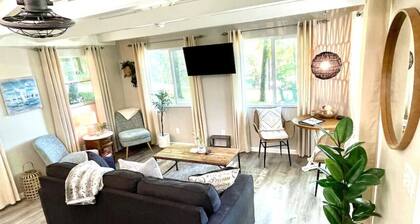 Cutest Cozy Getaway Cottage w/ Sunset Lakeview