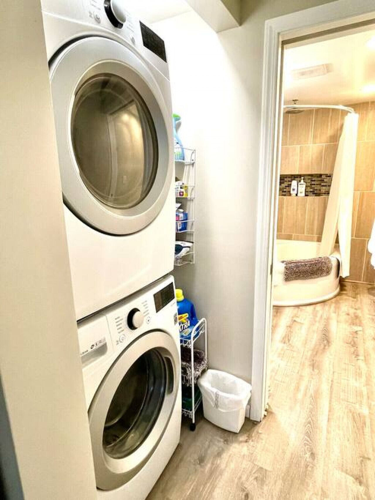 Kombinert dusj/badekar og hårføner