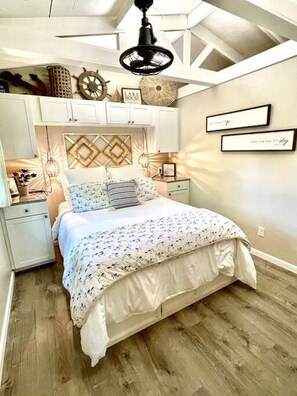 1 bedroom, desk, iron/ironing board, WiFi