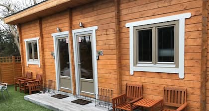 Immaculate Cabin 5 mins to Inverness Dog friendly