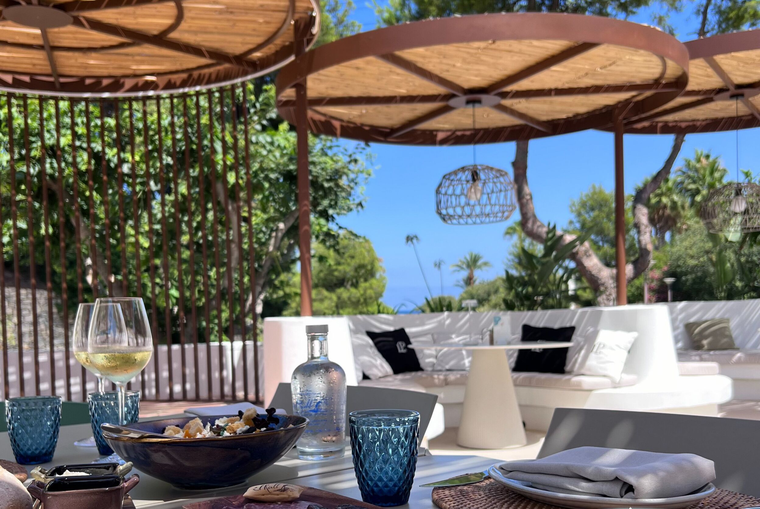 屋外ダイニングエリア