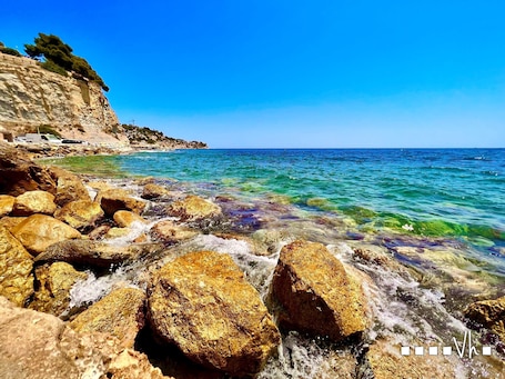 Beach nearby. MARTA BEACH 3 – Apartment near the Ecological Trail and Cala La Fustera