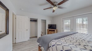 3 bedrooms, desk, iron/ironing board, travel cot