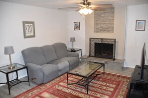 Smart TV, books, stereo, offices