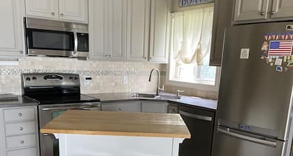 Cozy Lake House on Lake Minnewashta