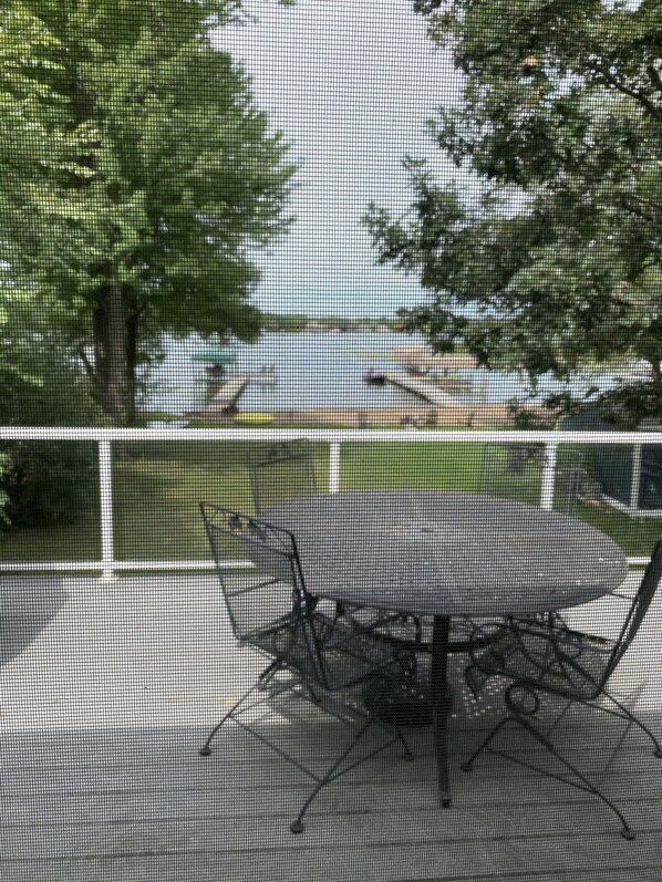 Outdoor dining - Cozy Lake House on Lake Minnewashta (Excelsior)