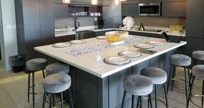 Beautiful Beach FRONT CONDOMINIUM with the most amazing views of the ocean