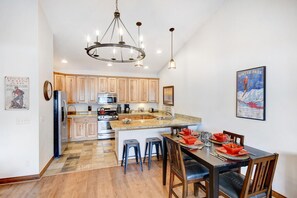 Fridge, microwave, oven, stovetop - Luxury Villa 524 I Private Hot Tub I Great Views I Best Price I Discounted Attractions (Winter Park)