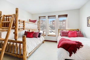 2 chambres, literie de qualité, fer et planche à repasser