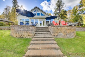 Terrace/patio - Expansive Waterfront Escape w/ Kayaks + SUPs! (Sagle)