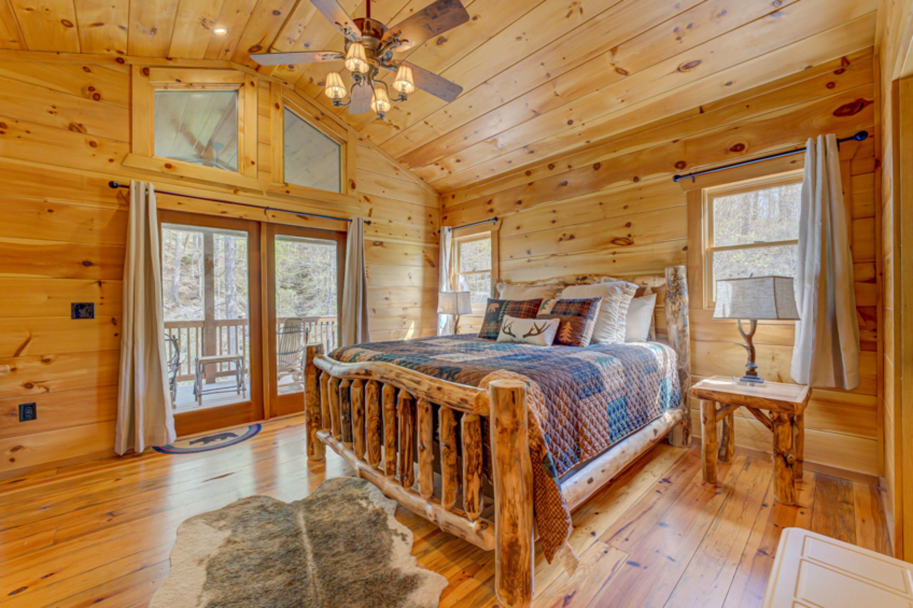 كابينة - ٤ غرف نوم | 4 عدّة غرف نوم وواي فاي مجانًا وملاءات أسرّة