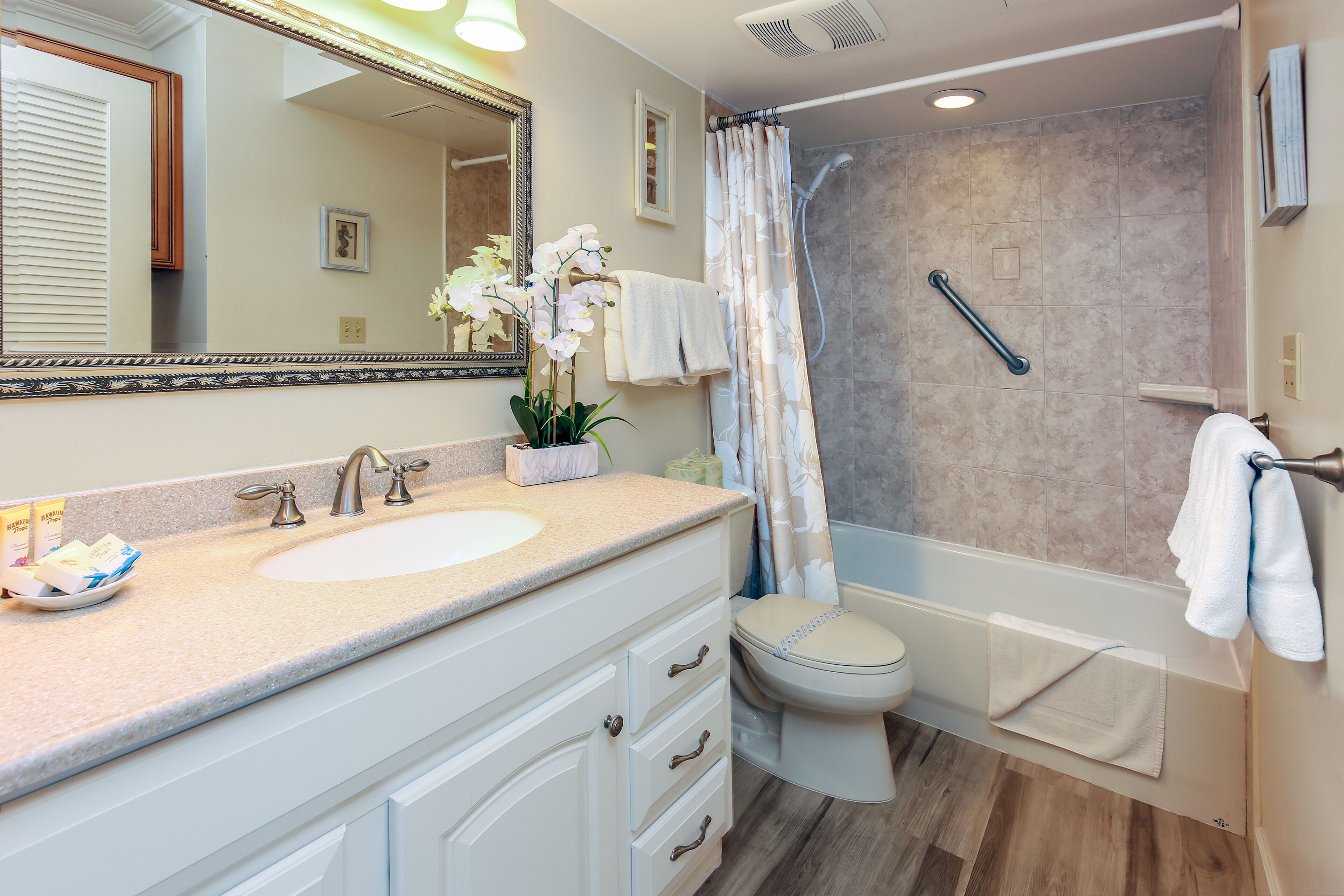 31st Floor Ocean Views | Short Walk to Beach! | Wifi, Parking & AC