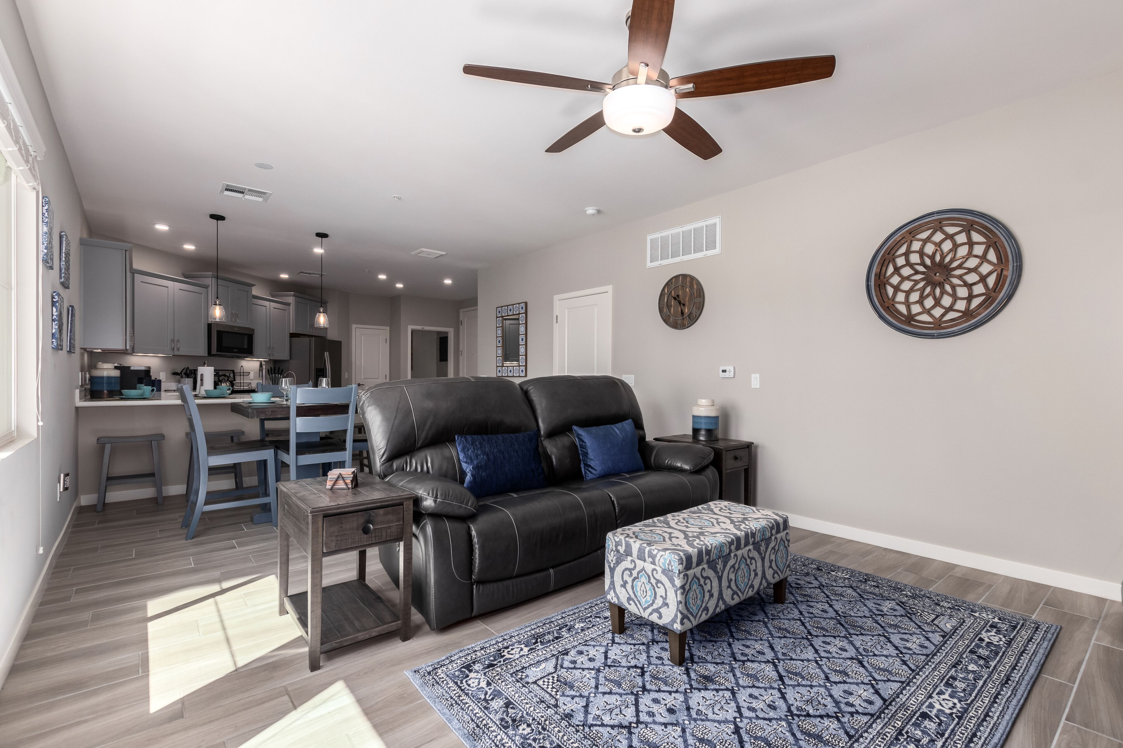 Fernseher, Musikbibliothek, Videothek