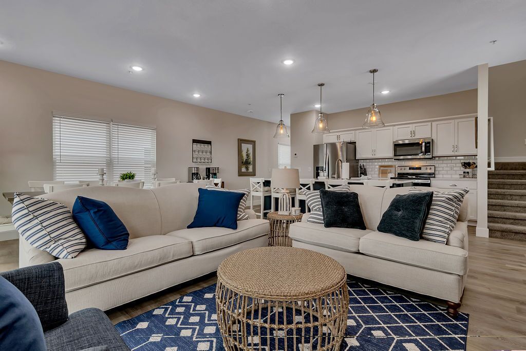 Best Table Rock Lake Views, $400 of Free Tickets, Indoor Community Pool, Pickleball!