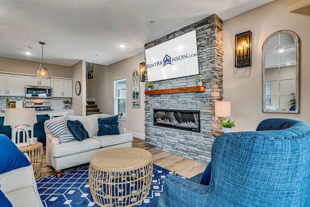 Best Table Rock Lake Views, $400 of Free Tickets, Indoor Community Pool, Pickleball!