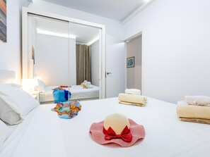 2 bedrooms, iron/ironing board, internet, bed sheets