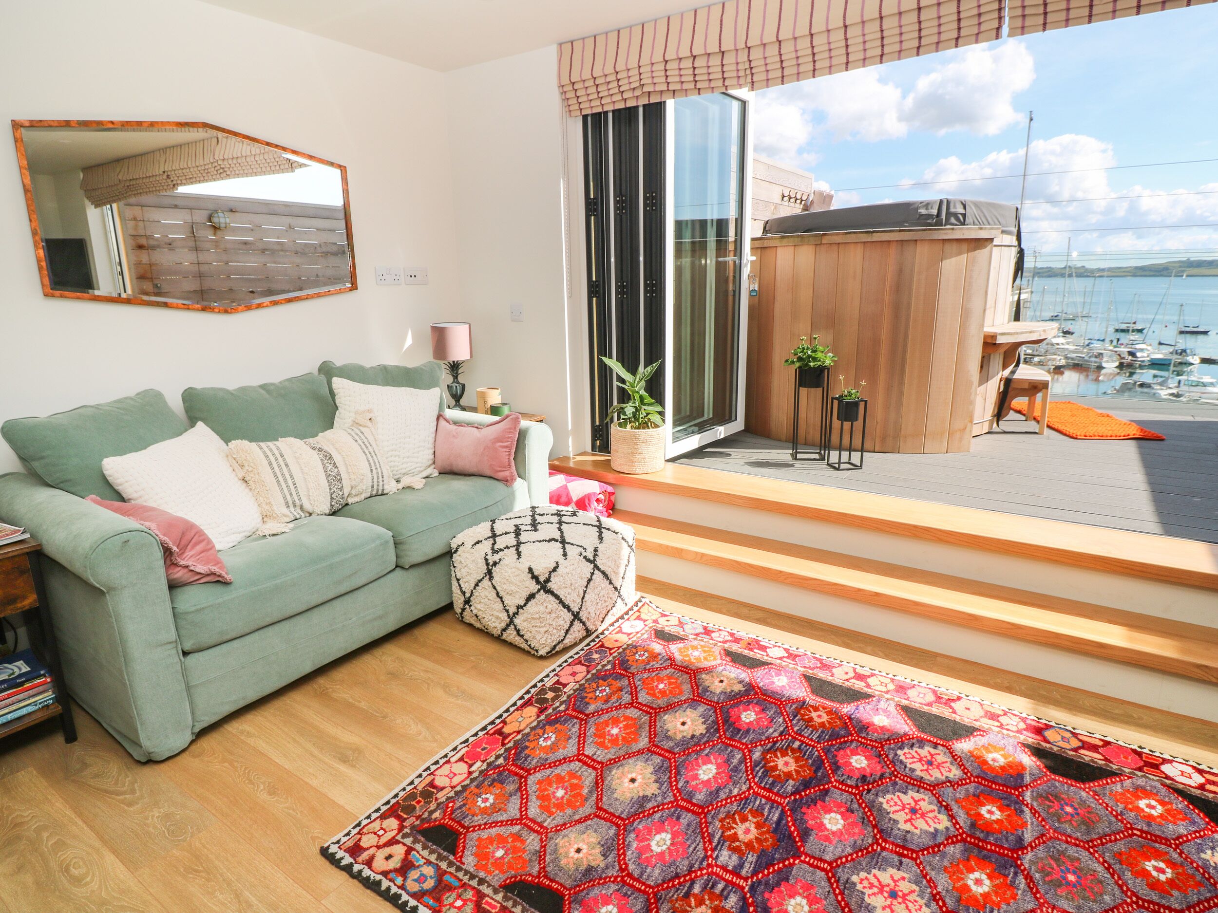 16 ARWENACK STREET, family friendly, with hot tub in Falmouth