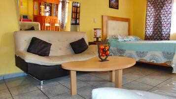 3 bedrooms, iron/ironing board, internet, bed sheets