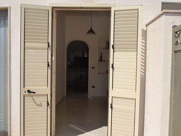 Exterior detail - Vacation Apartment “Casavacanza vicino la spiaggia LL71” Close to the Beach (san foca)