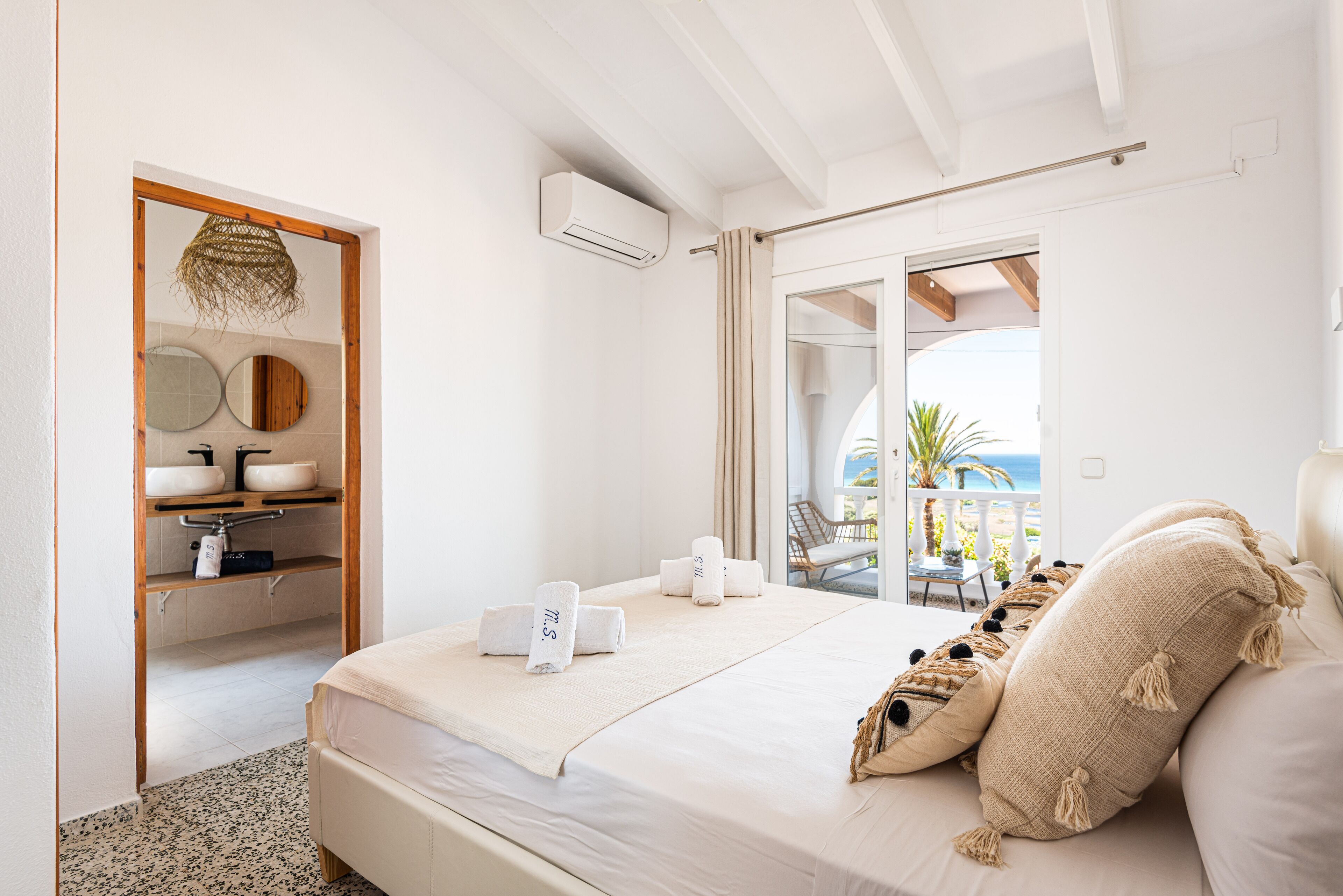 4 soverom, strykejern/-brett, wi-fi (inkludert) og sengetøy