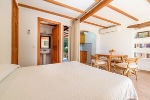 1 quarto, Wi-Fi de cortesia, roupa de cama