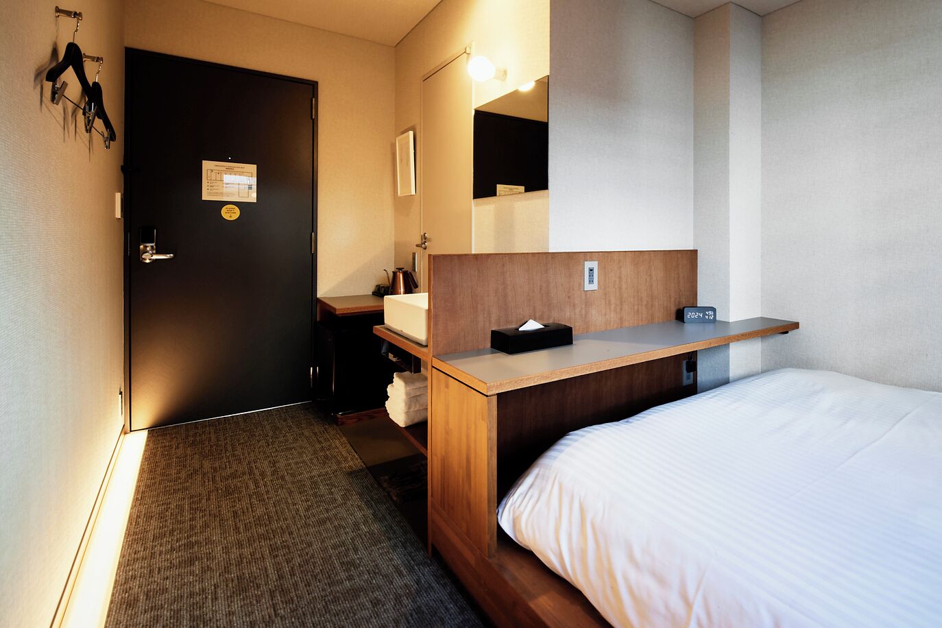 Standard Double Room, Non Smoking | Individually decorated, laptop workspace, iron/ironing board, free WiFi