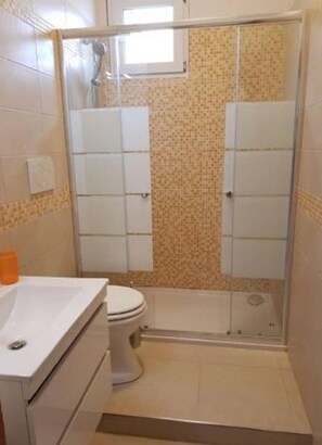 シャワー付き浴槽