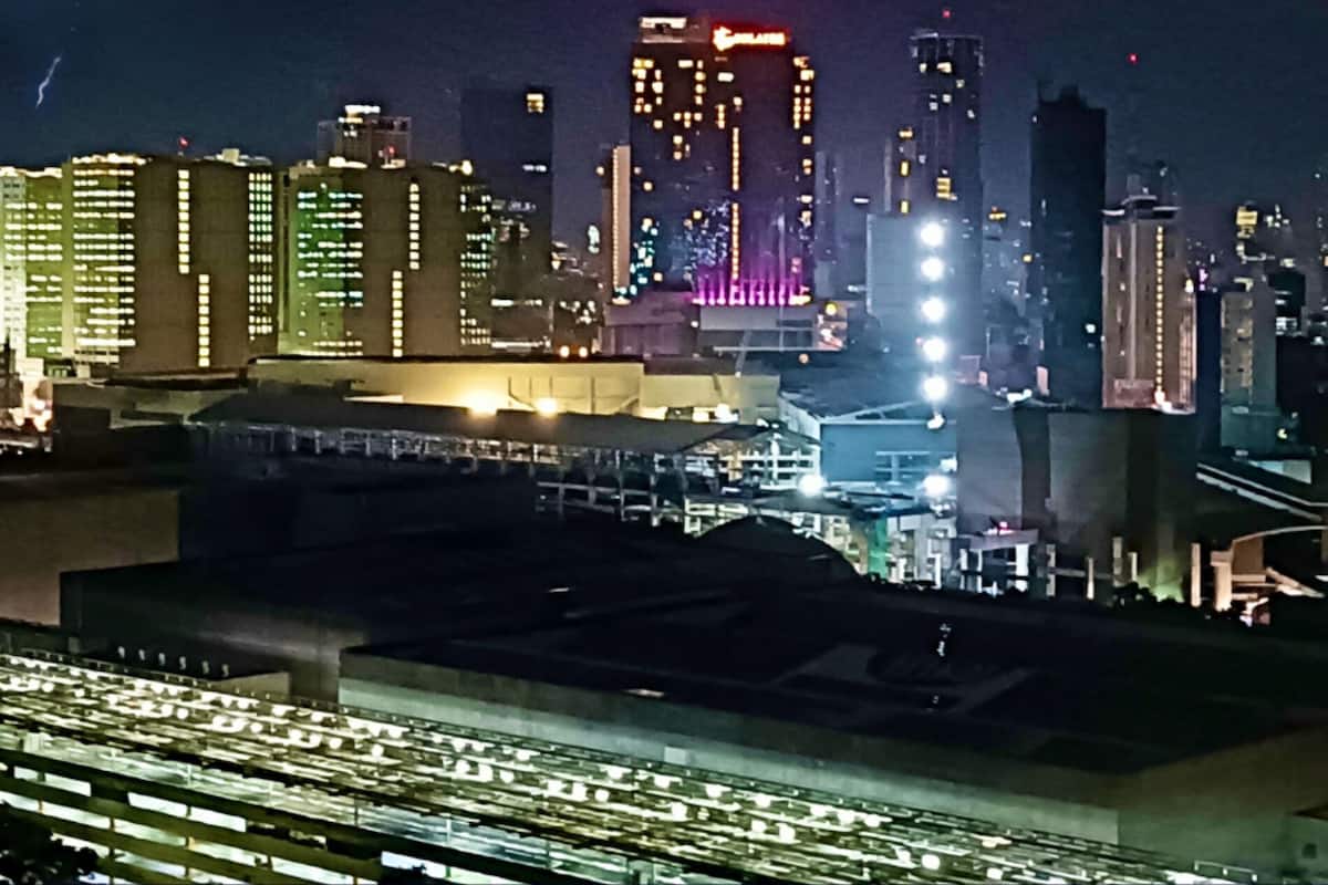 Lägenhet Comfort - 1 sovrum - utsikt mot staden | Sängtillbehör av högsta kvalitet, duntäcken och Select Comfort-madrasser