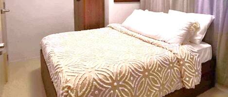 Premium bedding, down duvets, Select Comfort beds